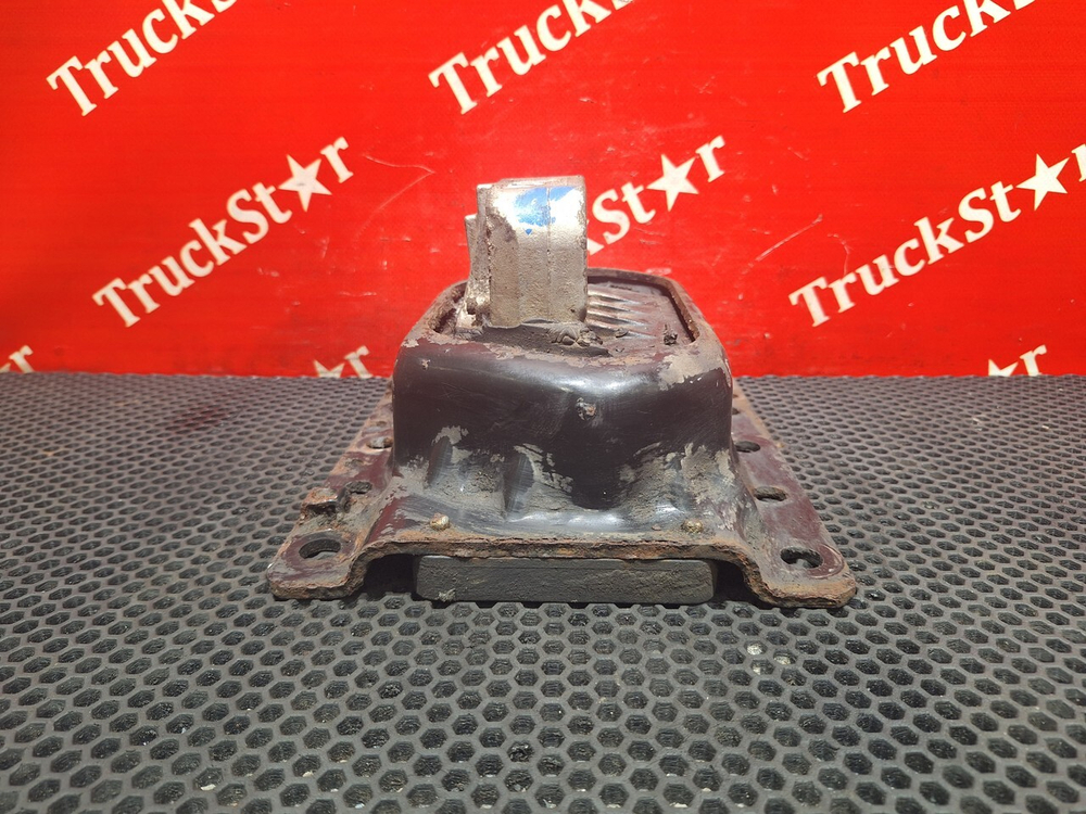 Подушка двигателя задняя