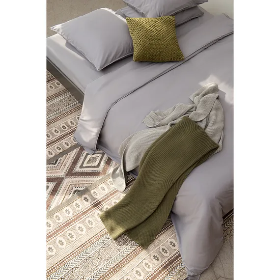 Плед из хлопка жемчужной вязки оливкового цвета Essential, 130х180 см