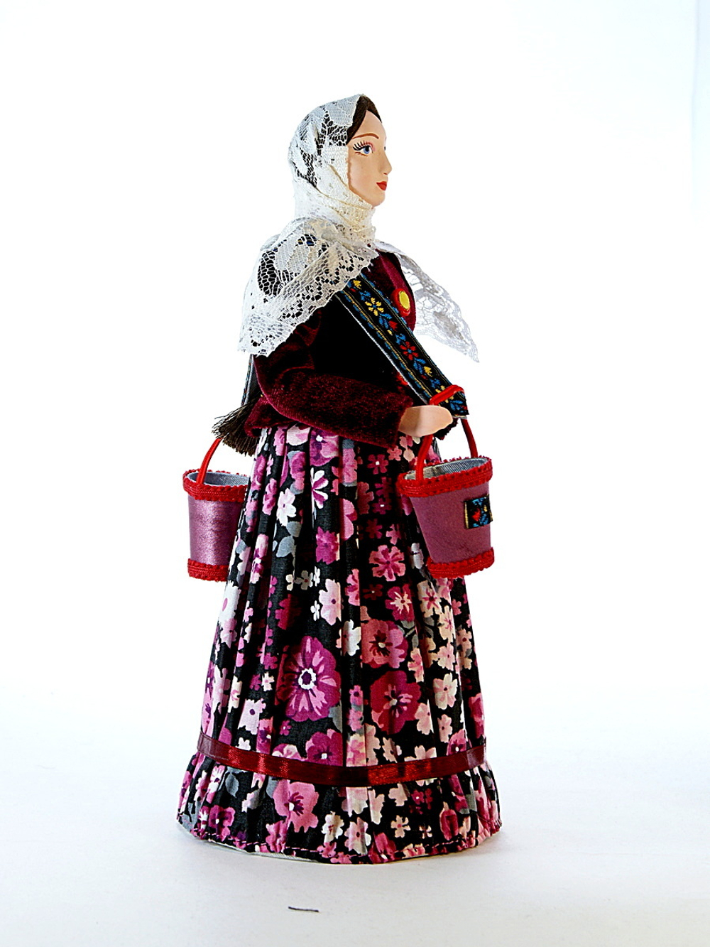 Кукла коллекционная в костюме "Водоноска-казачка" в теплой рубахе
