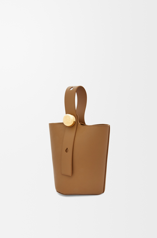 Loewe Мини-сумка-ведро Pebble из гладкой телячьей кожи, светло-коричневый