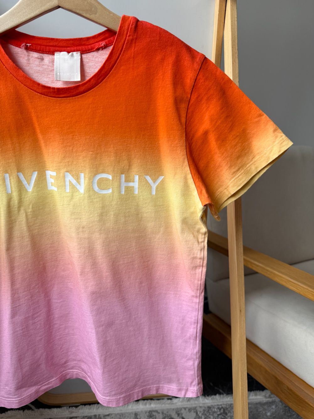 Костюм Givenchy, 140