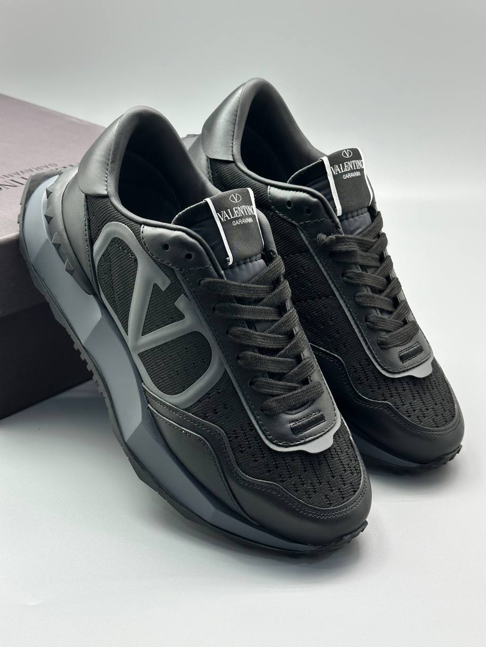 Кроссовки Valentino