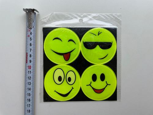 Светоотражатель (Смайлики - Позитив) наклейка на автомобиль, в наборе 4 шт., стикер на стекло (1 шт.)