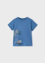 две футболки с шортами