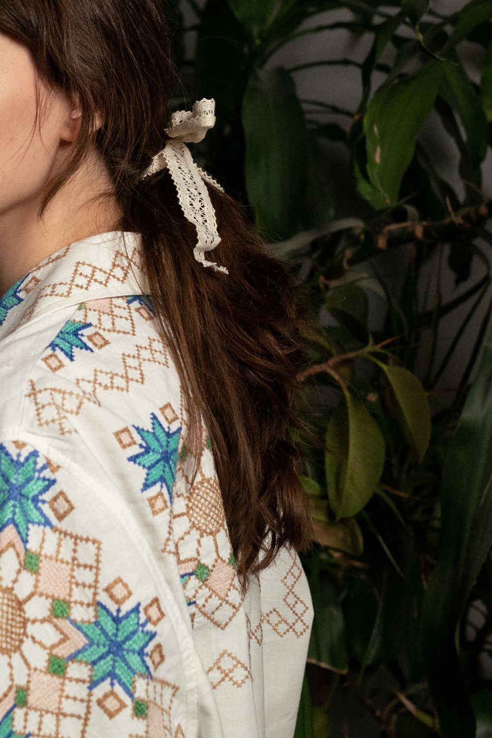 Купить Рубашка Soeurs Украшенная Повторяющимся Узором / Repeating Pattern Long Sleeve белая Рубашка Soeurs Украшенная Повторяющимся Узором / Repeating Pattern Long Sleeve белая