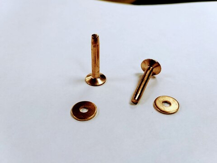 Заклепка медная.