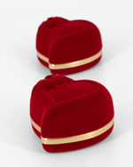 Подарочный футляр‑сердечко с цветком и золотистым кантом для кольца