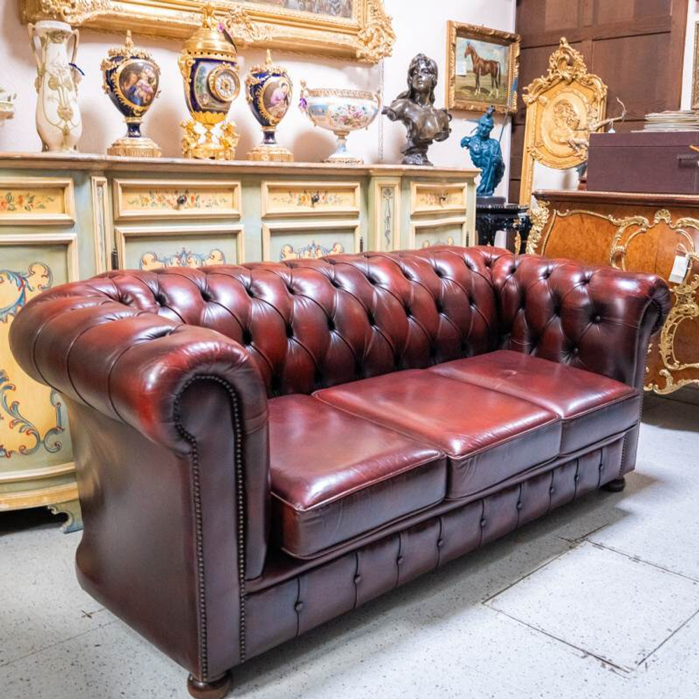 Диван в стиле Честерфильд