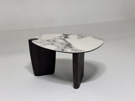 Стол М-City DISAUR Кофейный Дэг (Dag) Fendi White керамика на стекле, массив, МДФ, Дубовый шпон