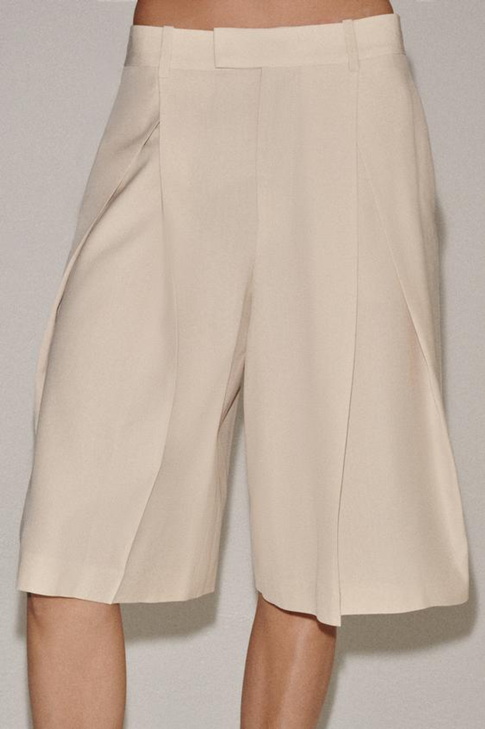ZARA ШОРТЫ С ЗАЩИПАМИ ИЗ ШЕРСТИ — ZW COLLECTION LIMITED EDITION, БЕЖЕВЫЙ