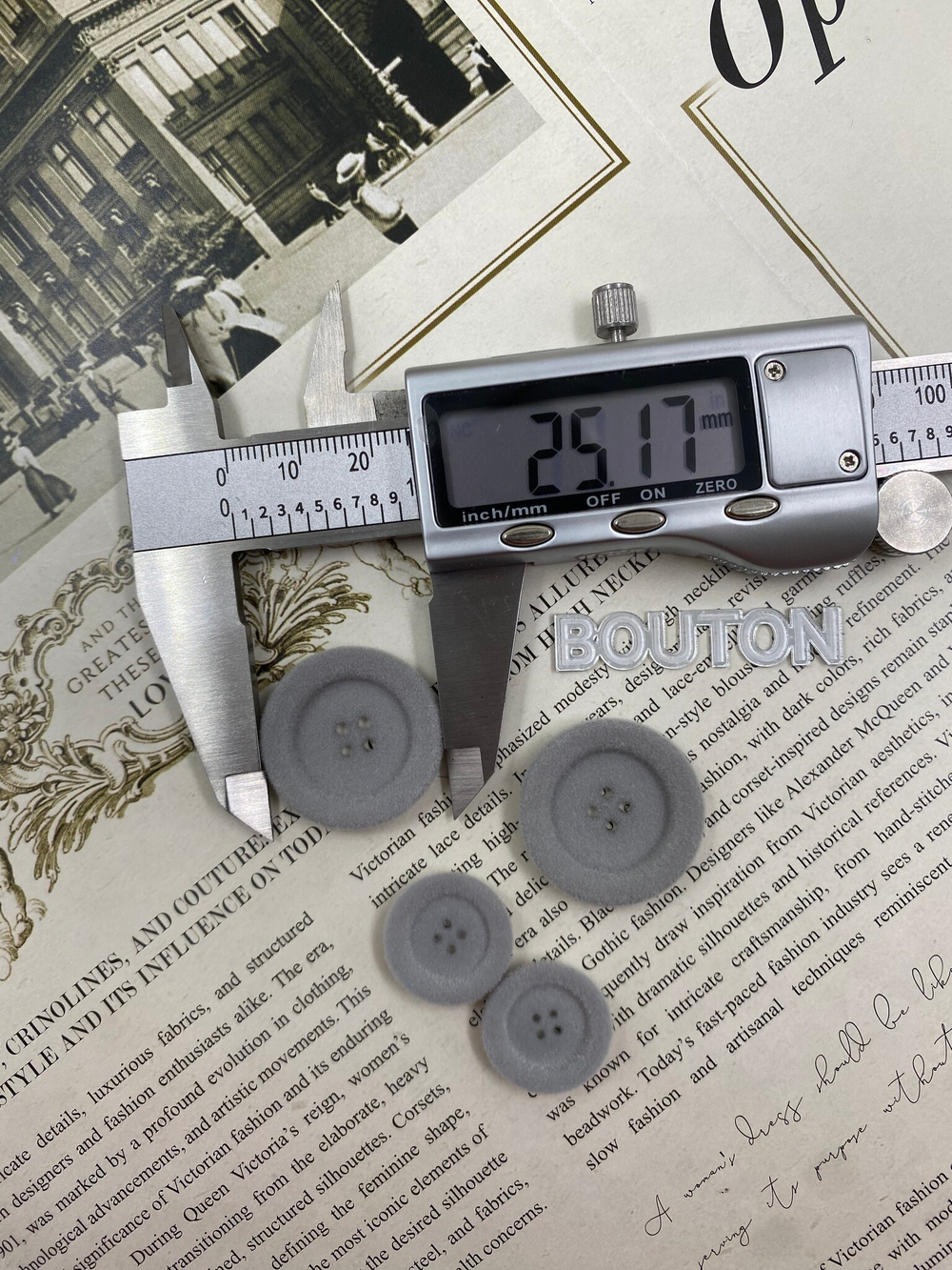 Пуговицы на прокол серые с бархатным напылением