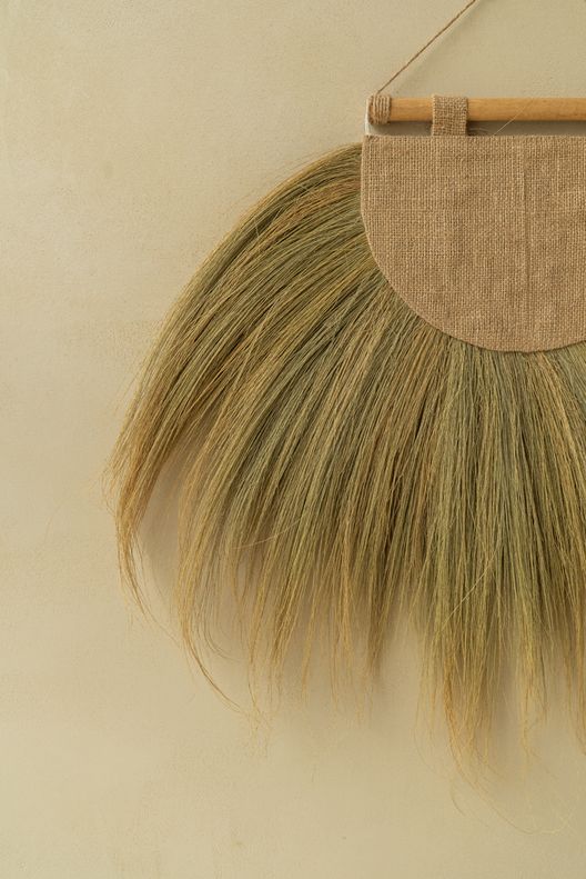 Украшение на стену с деталью из ткани и декором из травы / Bohemian Lovers