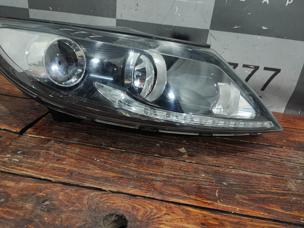 Фара правая галоген с ДХО Kia Sportage 3 (SL) 10-16 Б/У Оригинал 921023U250