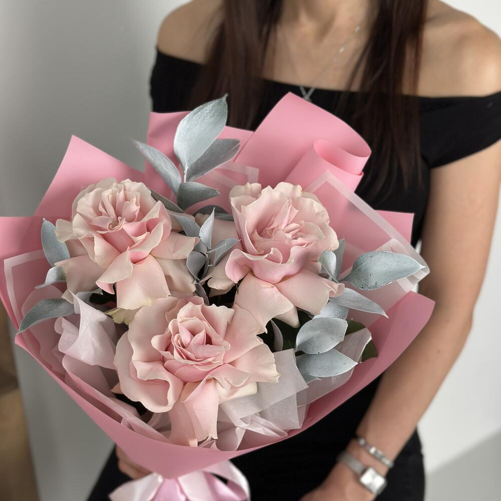 Монобукет с ажурными розами 💕