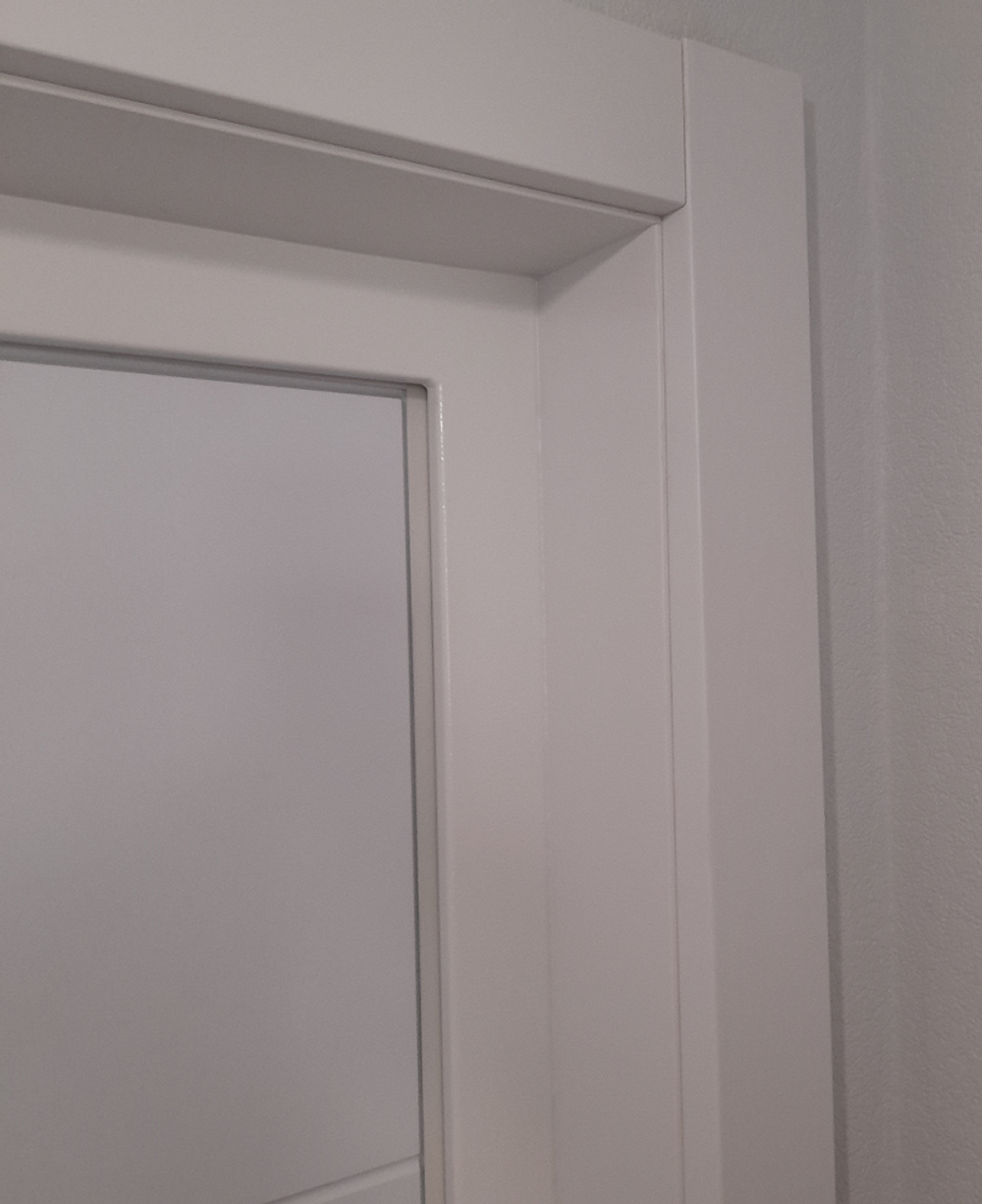Входная дверь белая с зеркалом Лабиринт Trendo (Трендо) 19 Белый софт  / Белый камень
