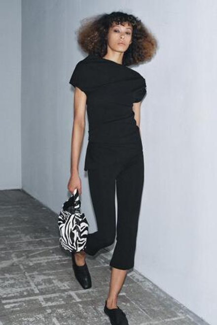 ZARA БРЮКИ КАПРИ ИЗ КРЕПА С РАЗРЕЗОМ, ЧЕРНЫЙ