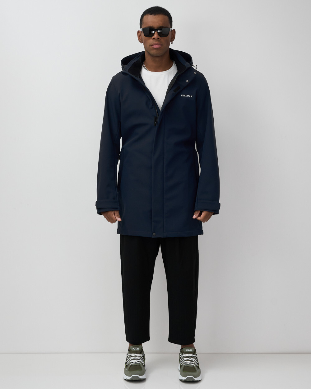 Парка спортивная мужская с капюшоном softshell темно-синего цвета 9565TS