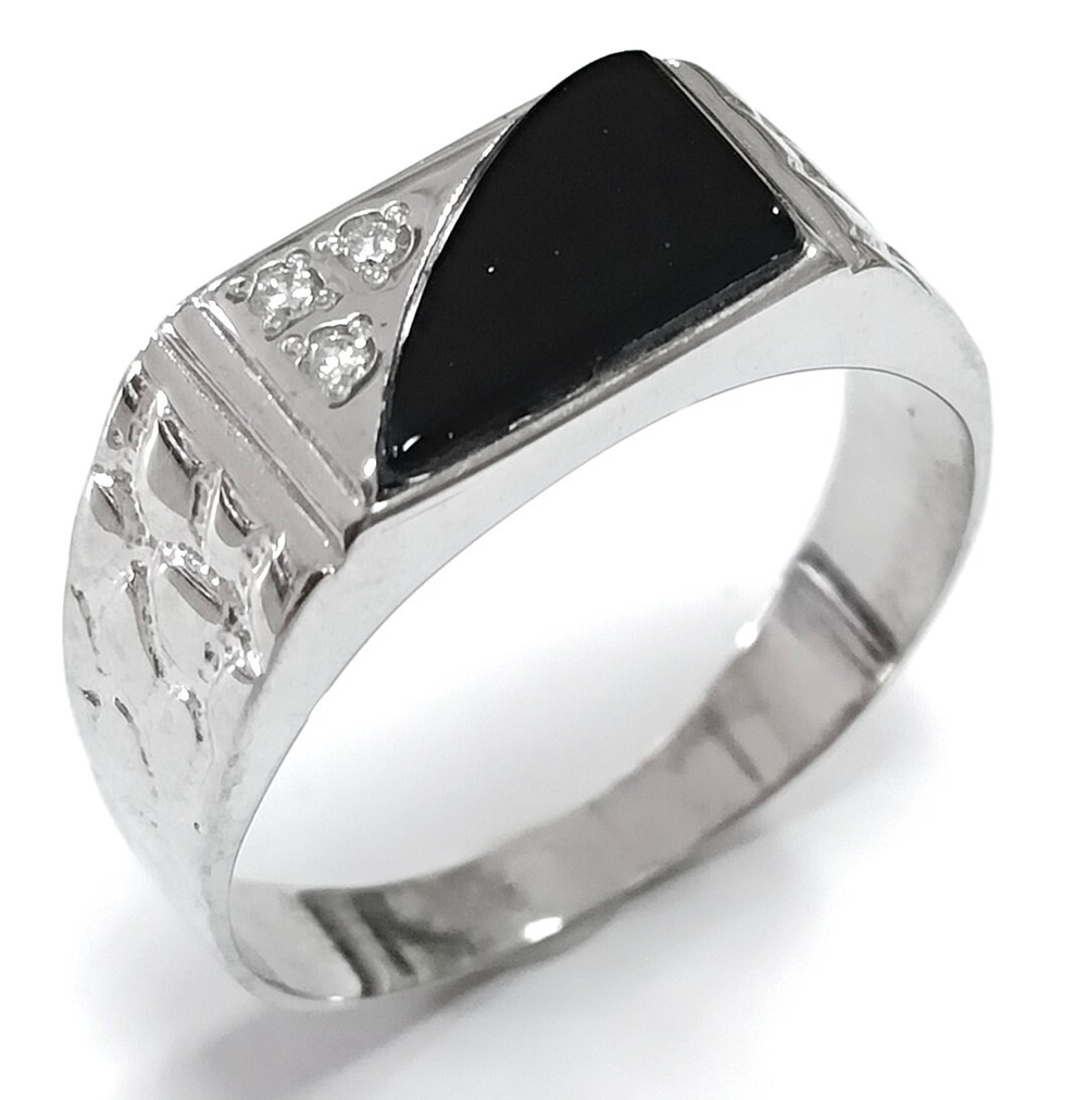 Ювелирное кольцо из серебра с ониксом