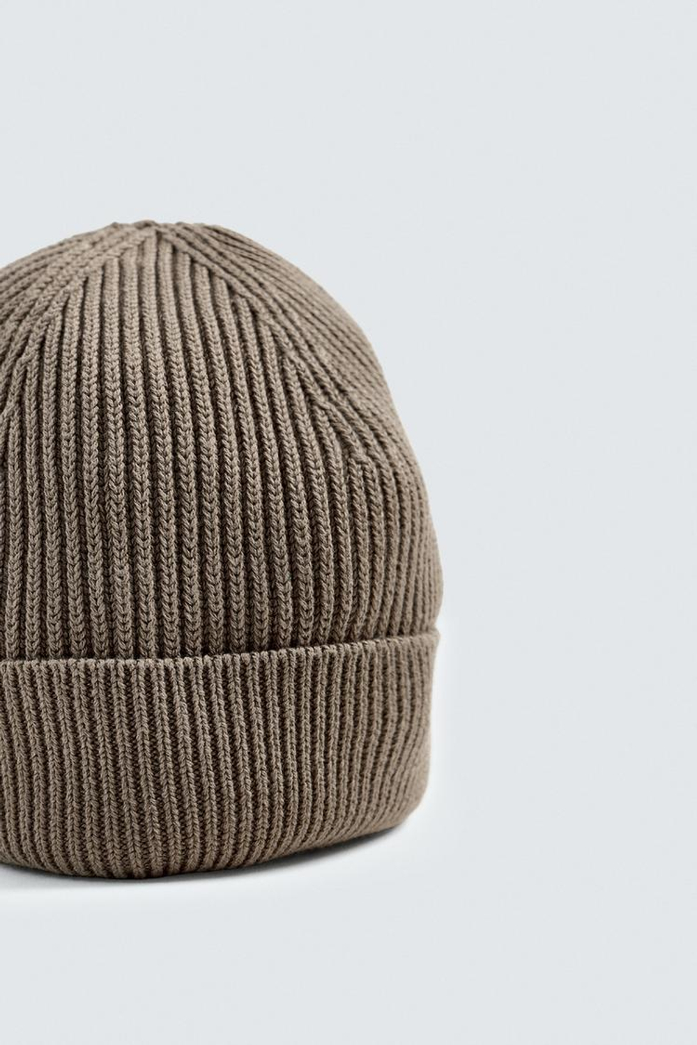ZARA БАЗОВАЯ ТРИКОТАЖНАЯ ШАПКА, СЕРО-КОРИЧНЕВЫЙ