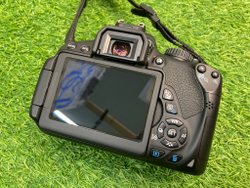 Canon 650D Kit 18-55mm IS II 2.600 кадров