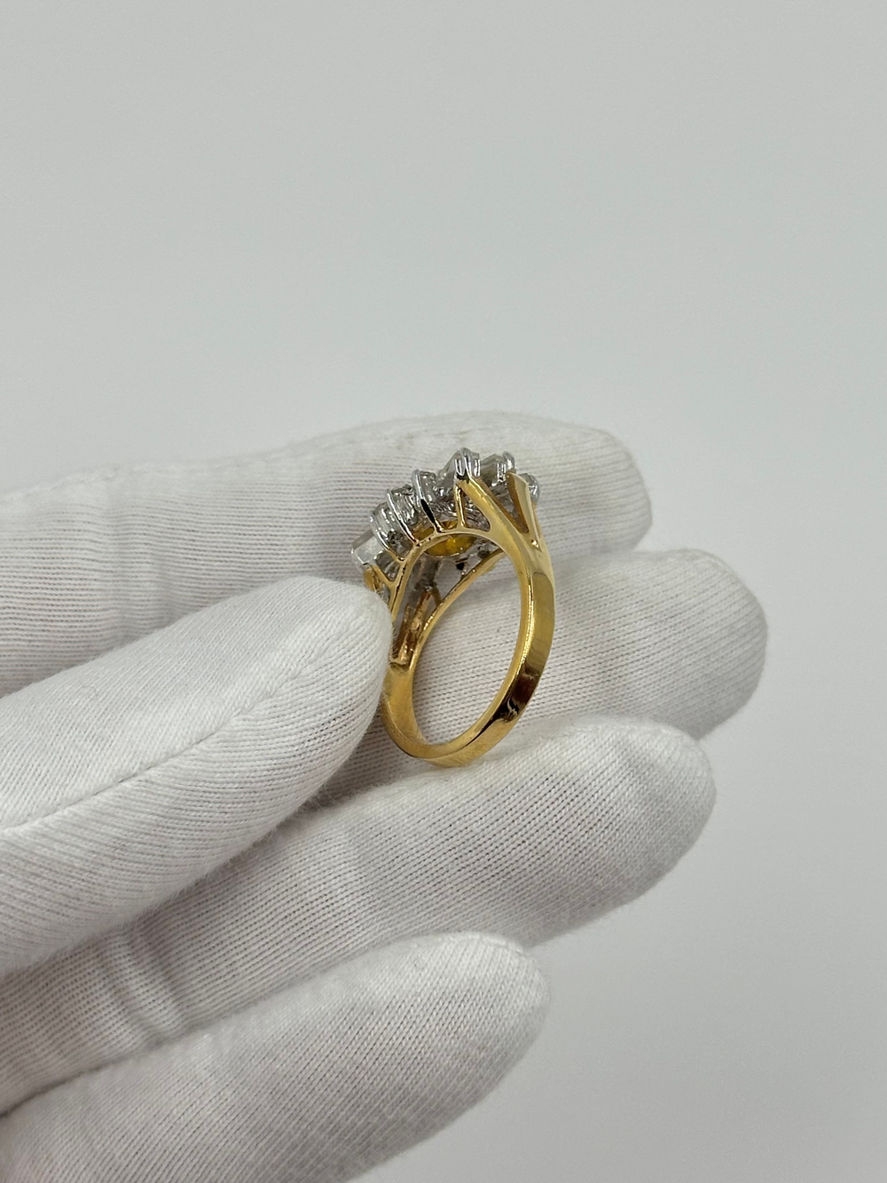 Кольцо с жёлтым кристаллом