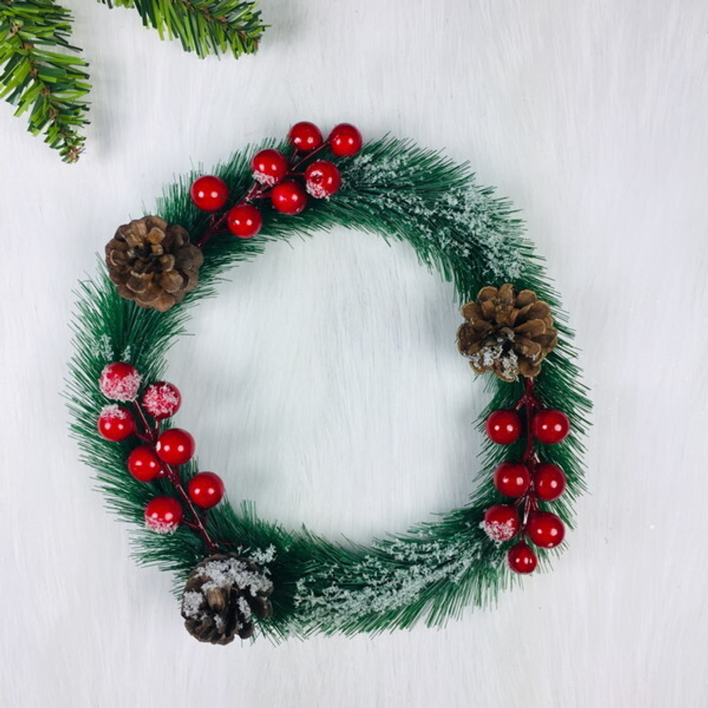Венок хвойный «Заснеженная хвоя « d-18 см