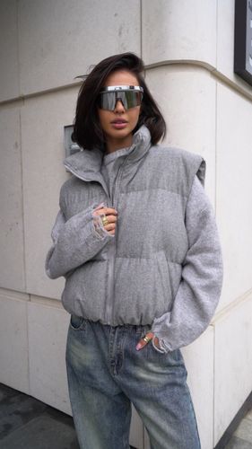 Серый стеганый жилет