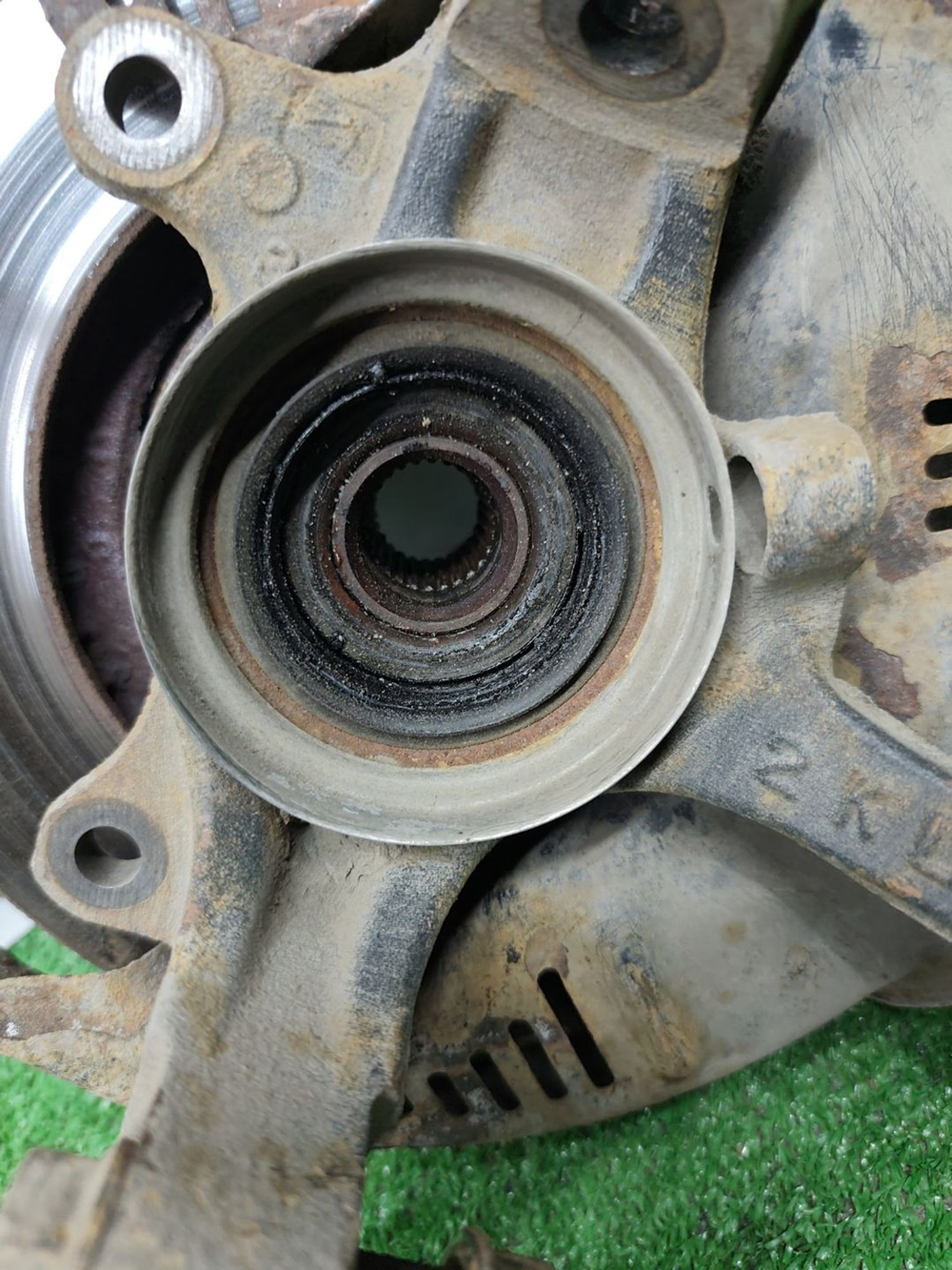 Поворотный кулак левый Toyota Corona EXiV, II (... с пробегом