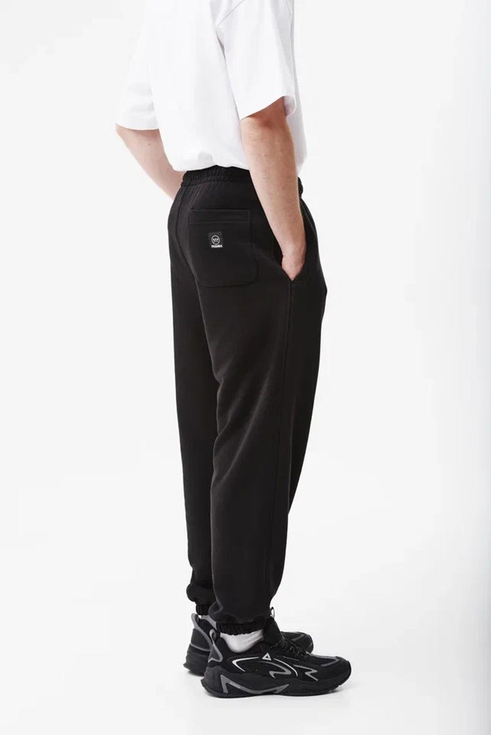 Штаны THE BAD FRIENDS Basic fit WRM черный А01 начес