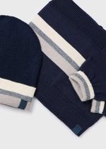 шапка с шарфом и перчатками