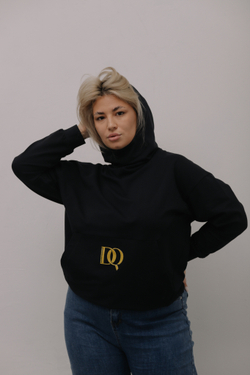 "DQ" қара худи