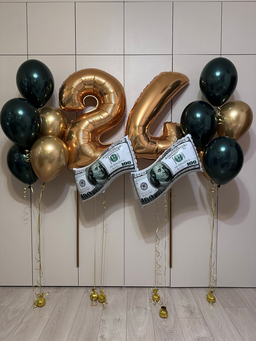 Доллары с цифрами и воздушными шарами