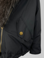 Куртка-парка однотонная на молнии с кулиской внизу и воротником из меха