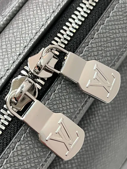 Сумка-мессенджер Louis Vuitton Outdoor серебряный