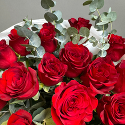 Букет "Карат "(роза красная ,эвкалипт)