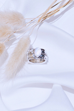 Кольцо «Мозаик» с овальным лунным радужным камнем и сердечком белый циркон