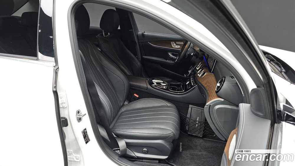 Mercedes-Benz E-Class W213 E300e 4MATIC Exclusive (09.2020)