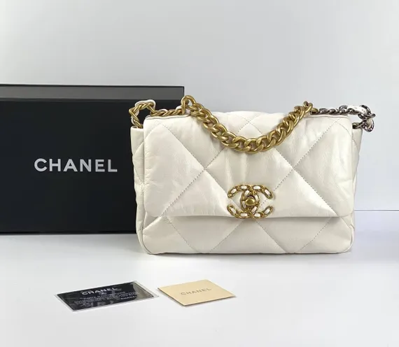 Сумка-конверт Chanel 19 среднего размера белый