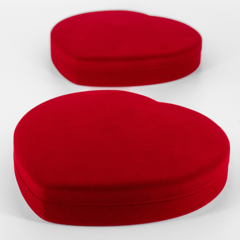 Подарочный футляр в форме большого бордового сердца для цепочки