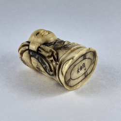 Статуэтка нэцкэ Мальчик с мешком волшебного риса