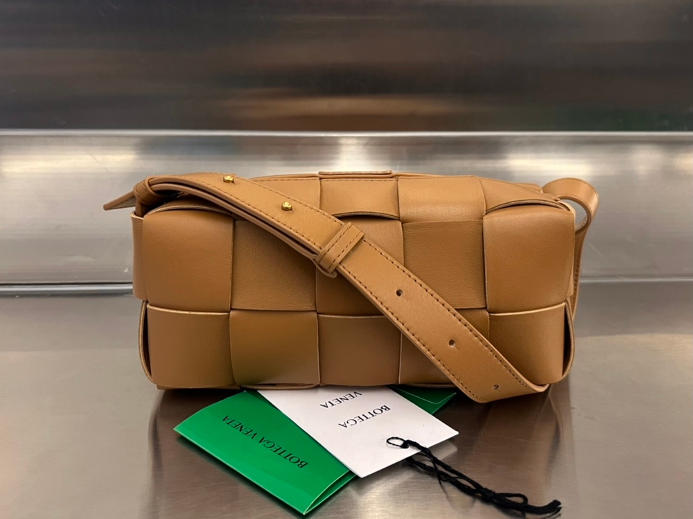 Bottega Veneta Small Brick Cassette 23 cm