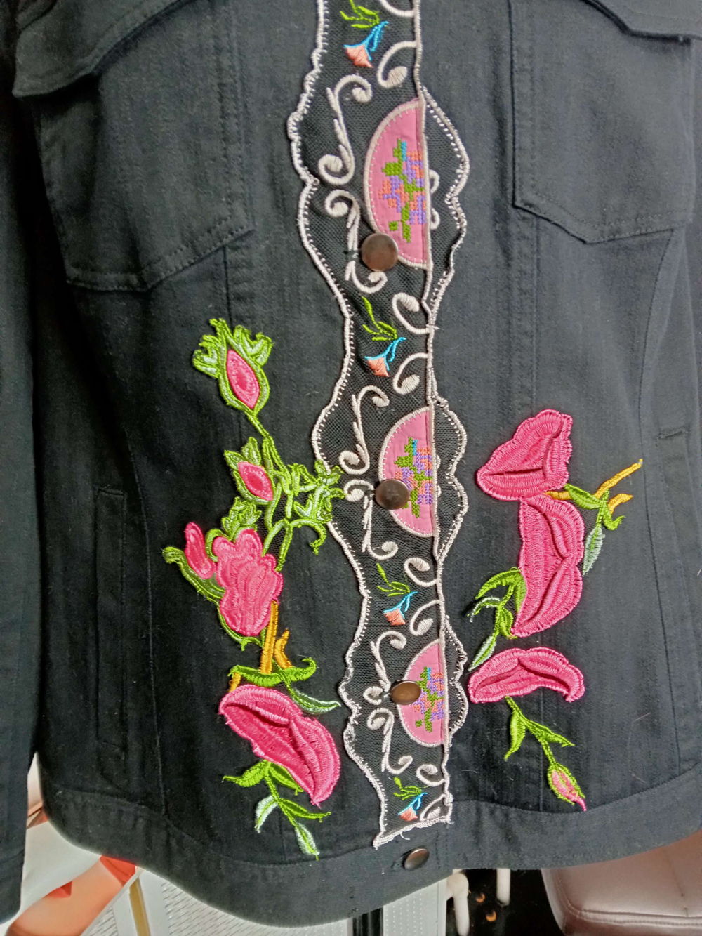 Куртка джинсовая с вышивкой Размер 52-54