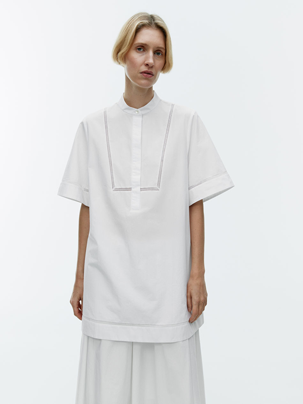 ARKET ПЛАТЬЕ-ТУНИКА С КОРОТКИМИ РУКАВАМИ, БЕЛЫЙ