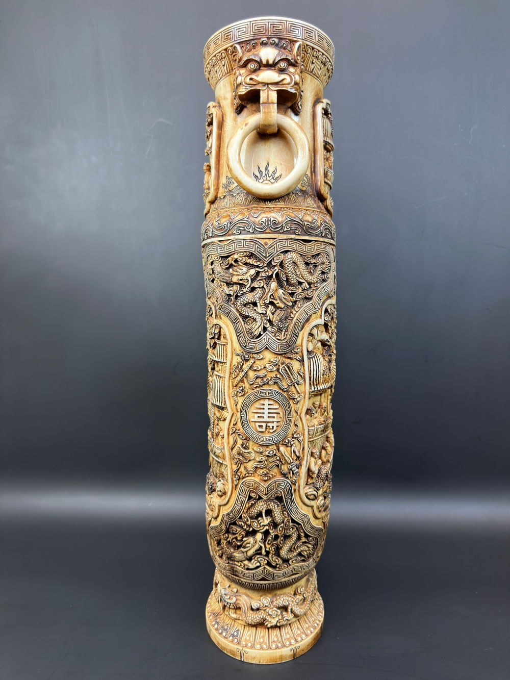 Монументальная резная ваза из кости