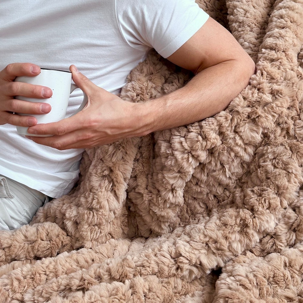 Вязаный плед из натурального меха рекс 240*220 см (бежевый однотонный)