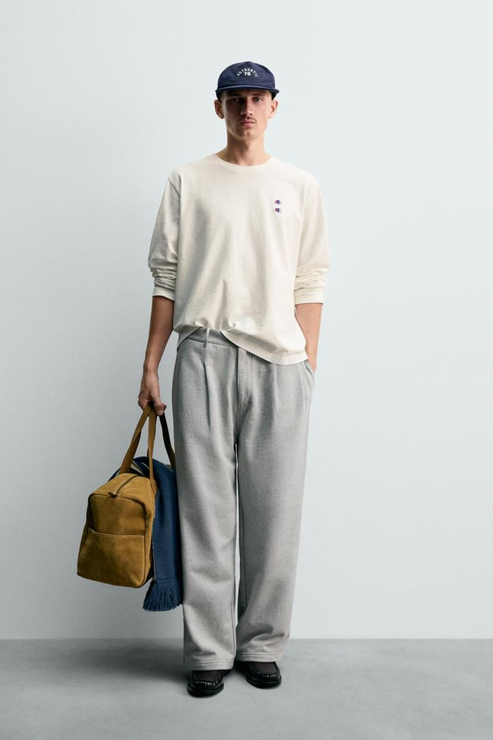 ZARA Х CHAMPION ® ФУТБОЛКА С ДЛИННЫМИ РУКАВАМИ И НАШИВКАМИ, ЖЕЛТОВАТО-БЕЛЫЙ