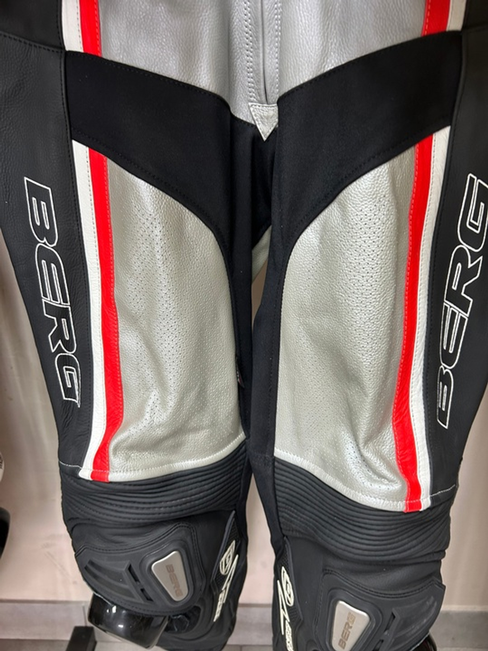 Мотокомбинезон цельный кожаный Berg Speed Red-White 52