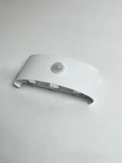 Светильник бра настенный светодиодный уличный с датчиком движения и датчиком освещенности 220в OutFrame 3000K, 6Вт, белый