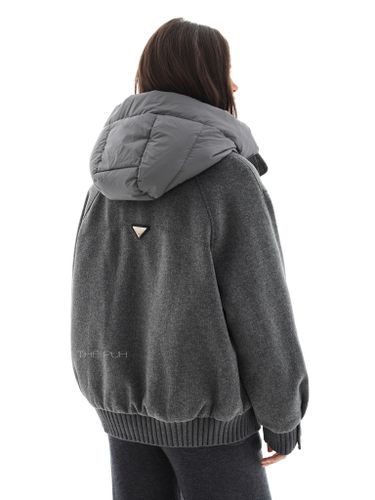 Темно-серая куртка с вязаными вставками