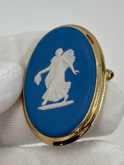 Брошь Wedgwood синяя